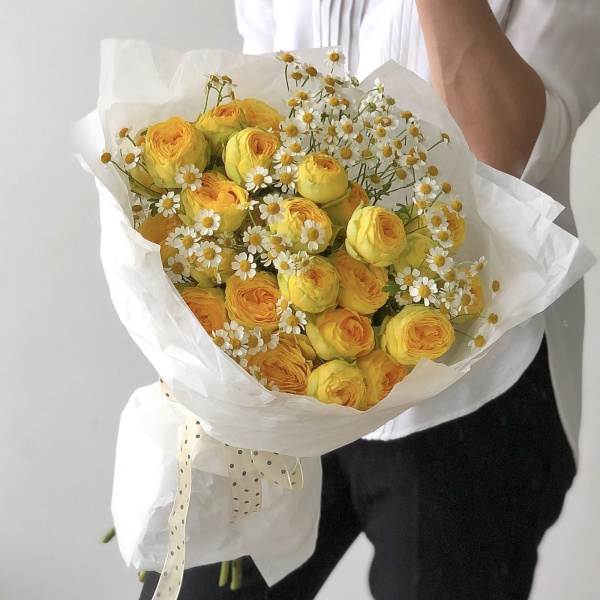 ДУОБУКЕТ ИЗ ПИОНОВИДНЫХ РОЗ И РОМАШЕК